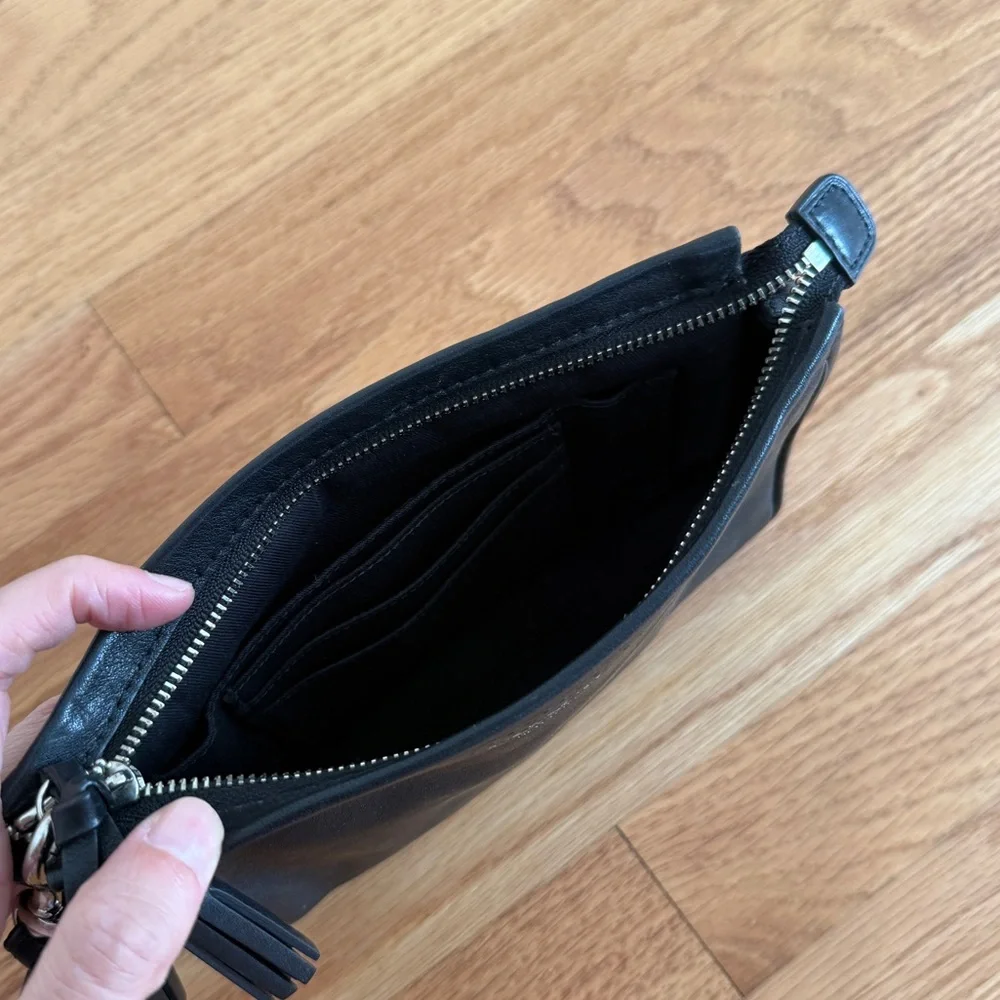 Black coach purse wristlet - Picture 3 of 4